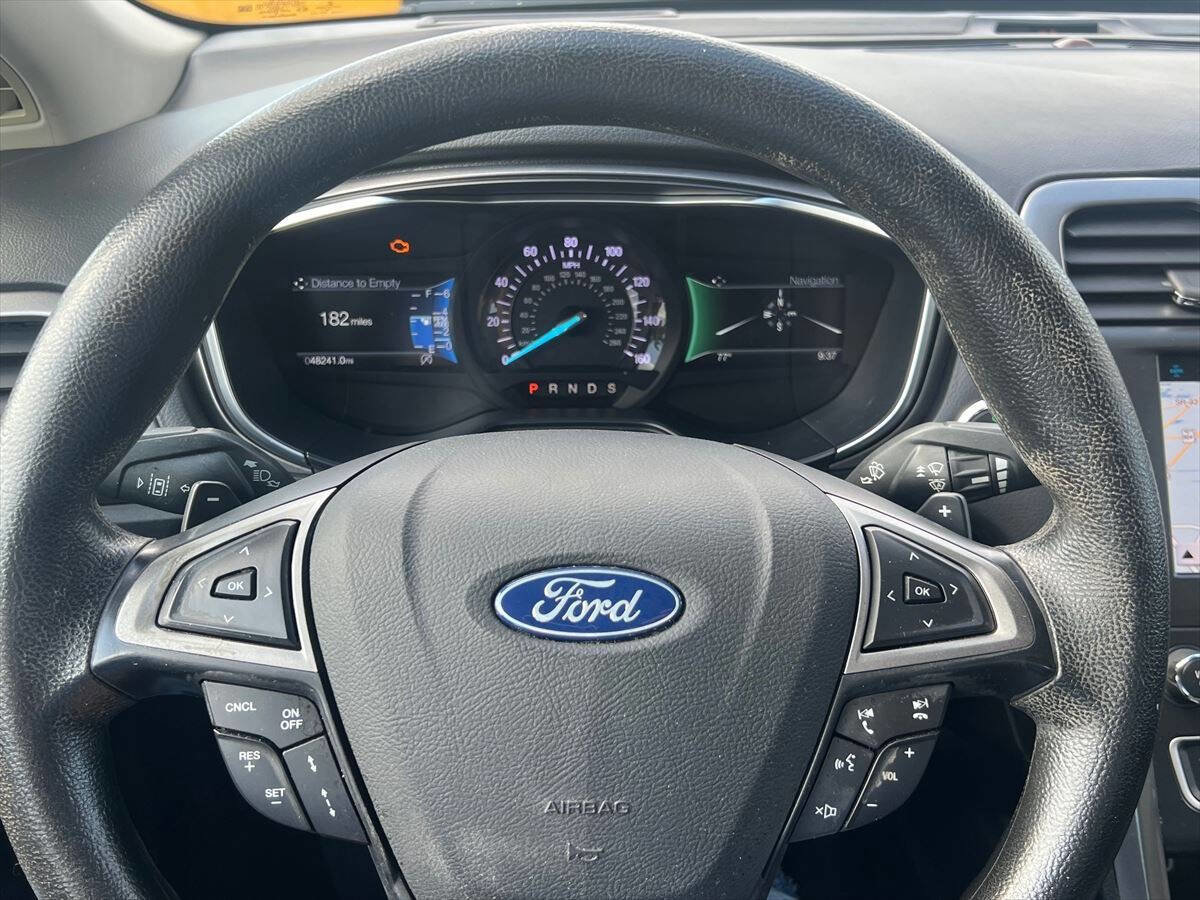 Used 2019 Ford Fusion SE image 11