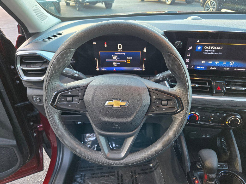 Used 2025 Chevrolet TrailBlazer LT FWD image 30