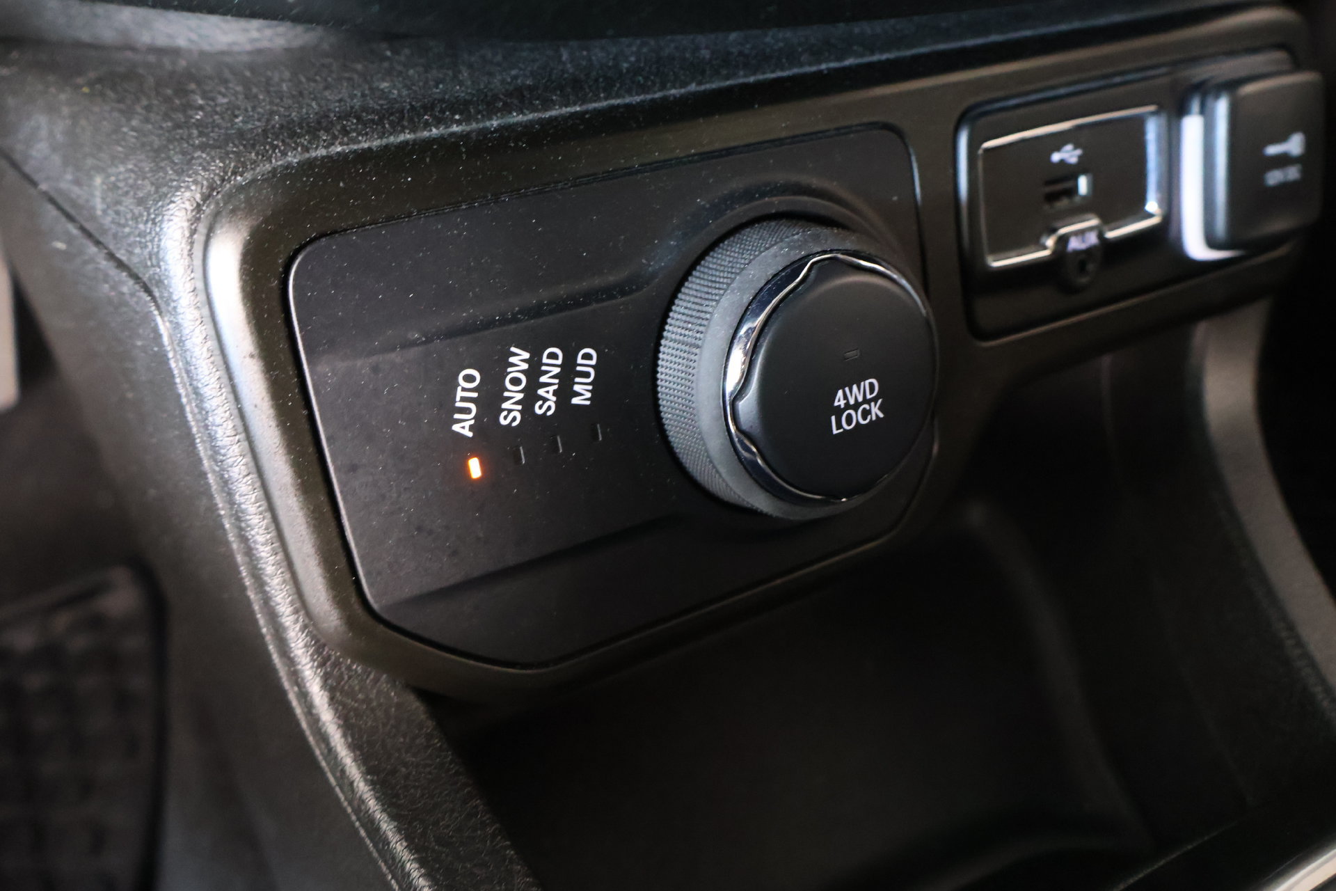 Used 2022 Jeep Renegade Latitude AWD/4WD image 9