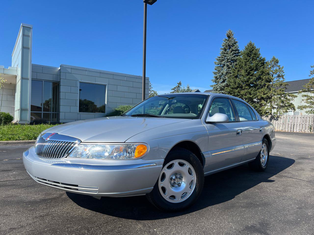 Used 2000 Lincoln Continental FWD image 3