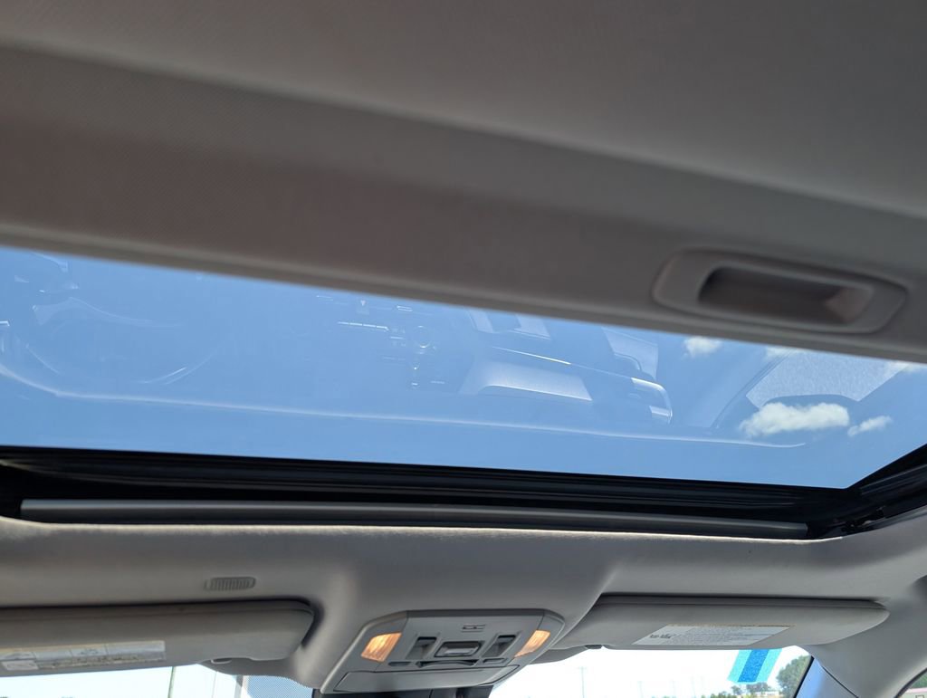 Used 2020 Toyota Highlander XLE image 28