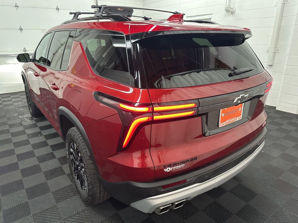 Used 2025 Chevrolet Traverse Z71 image 8