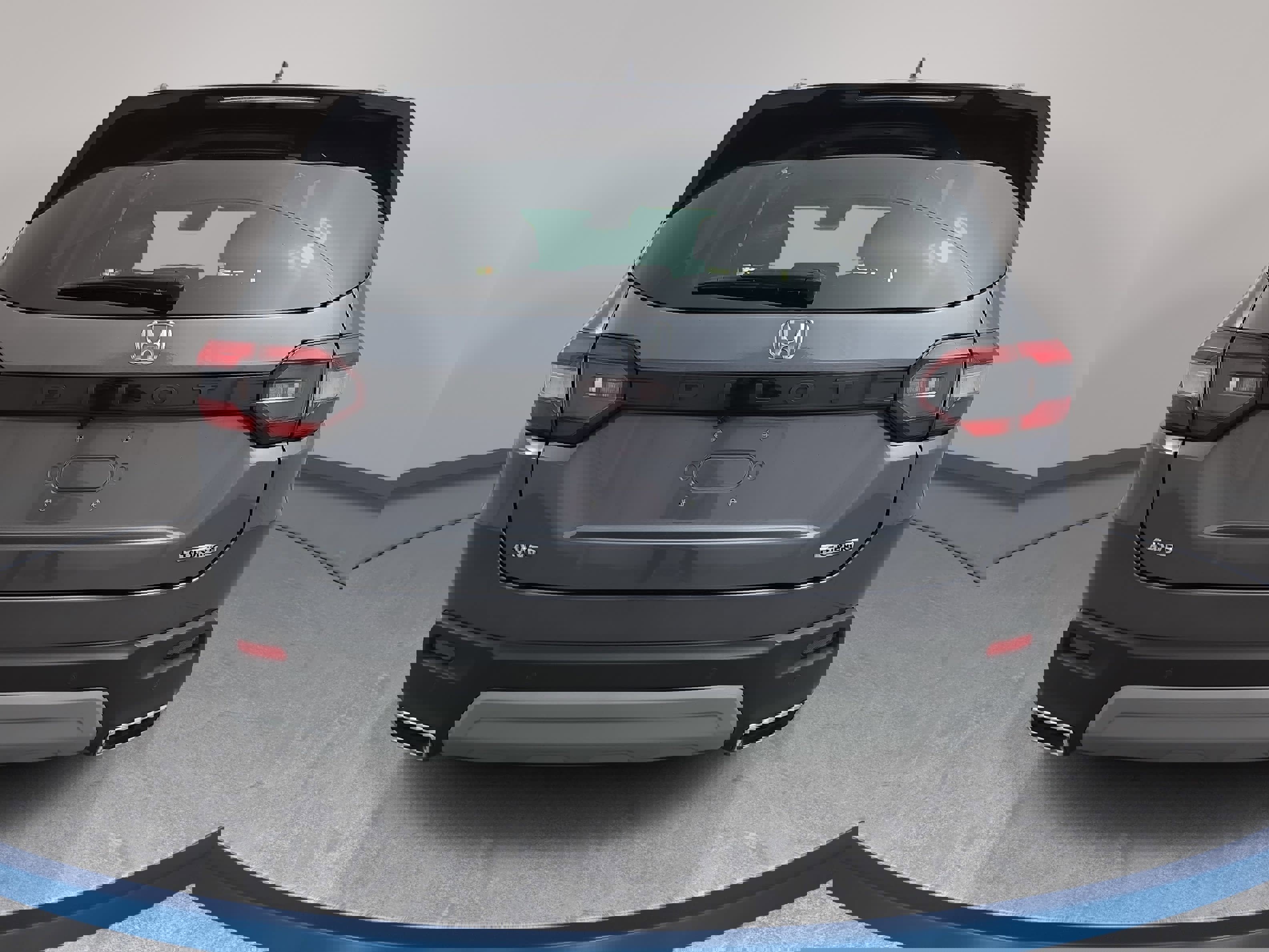 Used 2025 Honda Pilot Touring image 6