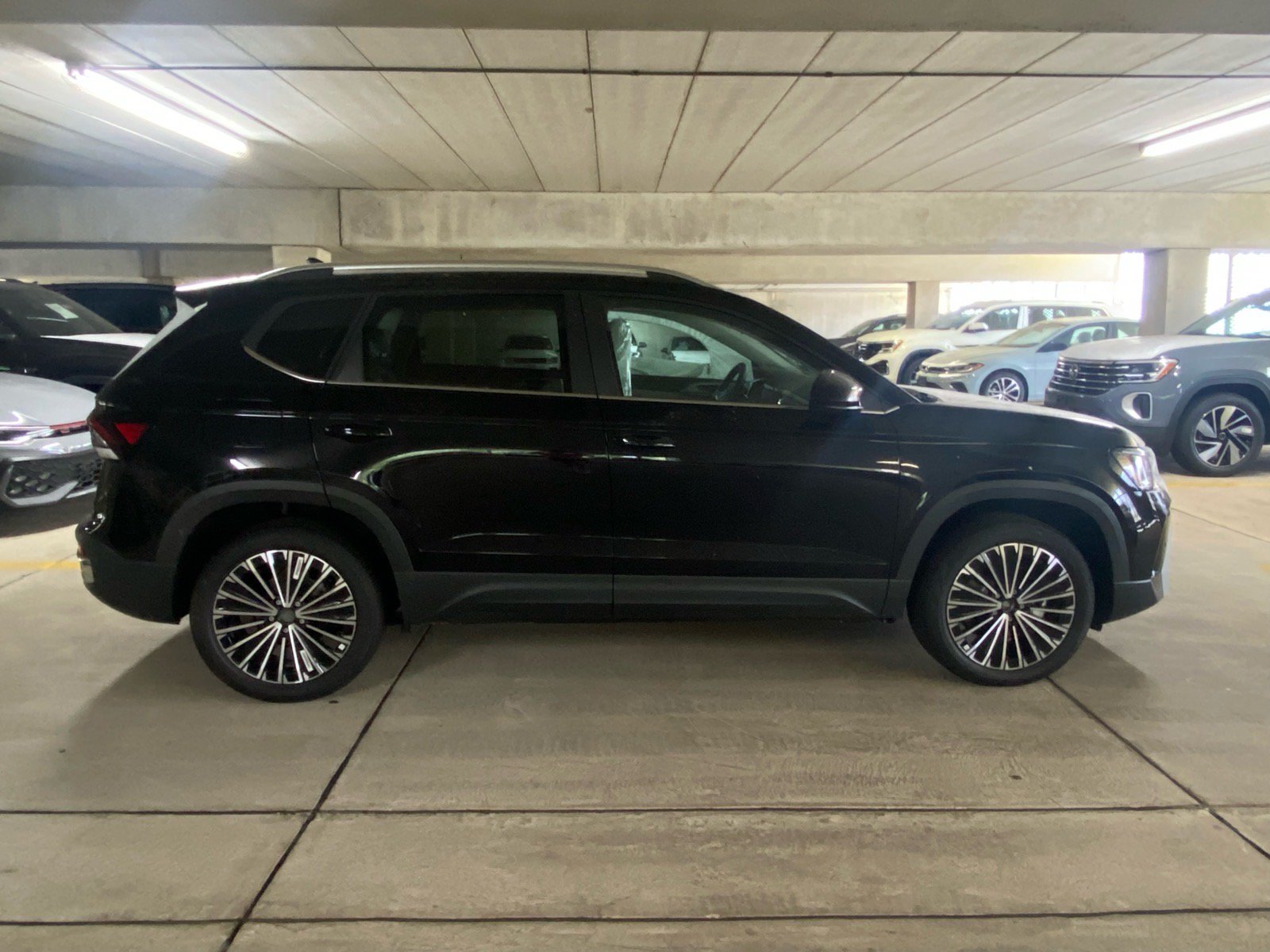 New 2026 Volkswagen Taos SE FWD image 2