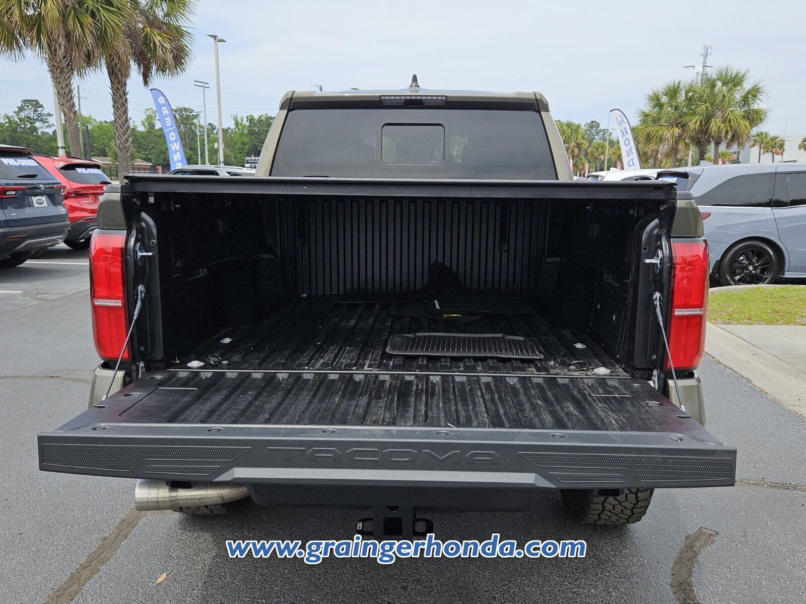 Used 2025 Toyota Tacoma TRD Sport w/ TRD Sport Upgrade Package AWD/4WD image 13