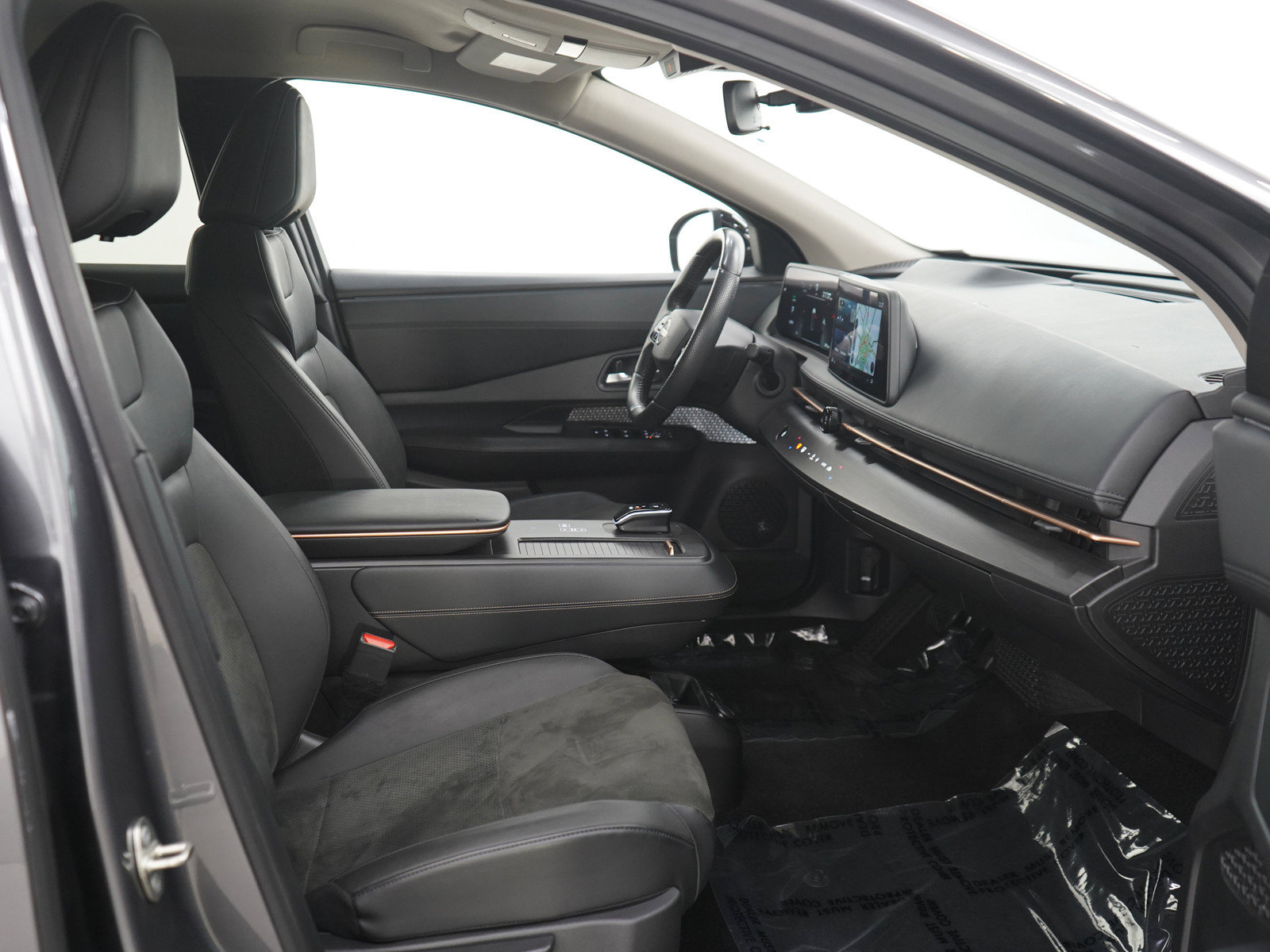 Used 2025 Nissan Ariya FWD image 11