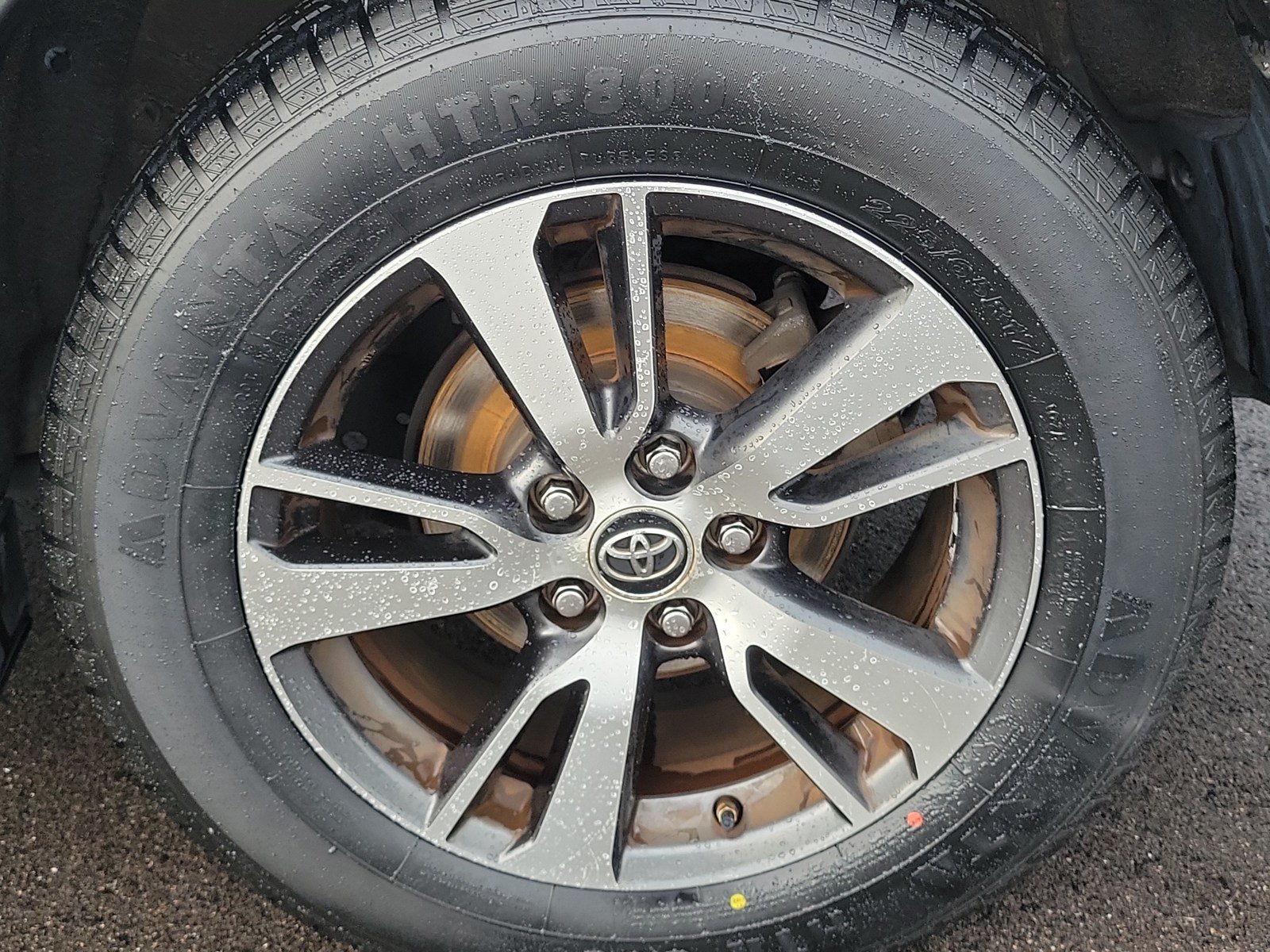 Used 2018 Toyota RAV4 XLE FWD image 12