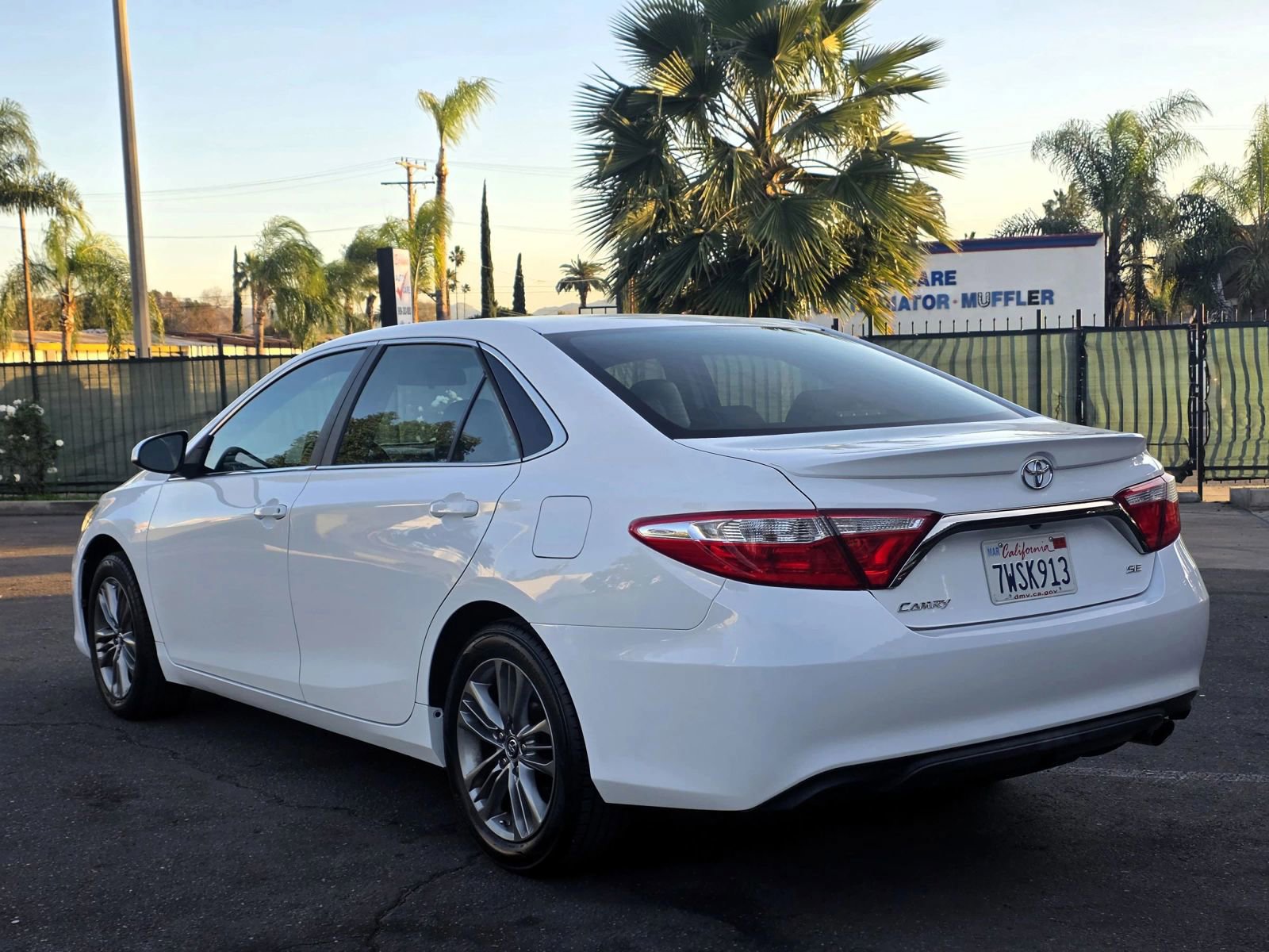 Used 2017 Toyota Camry SE image 3