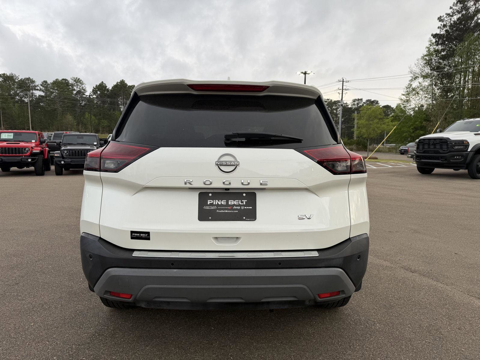 Used 2022 Nissan Rogue SV image 4