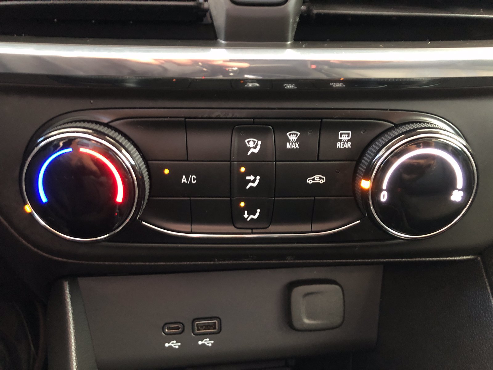 Used 2024 Buick Encore GX Preferred AWD/4WD image 24