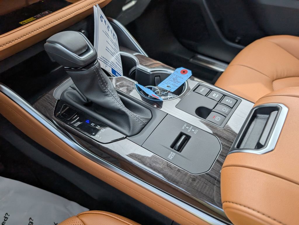 New 2026 Toyota Highlander Platinum image 17