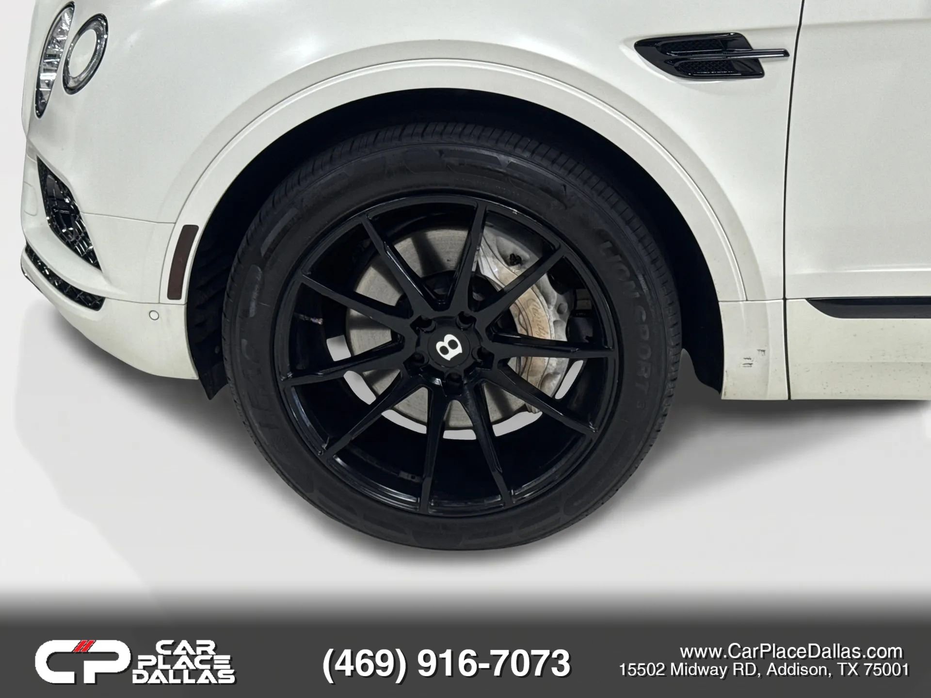 Used 2017 Bentley Bentayga AWD/4WD image 40