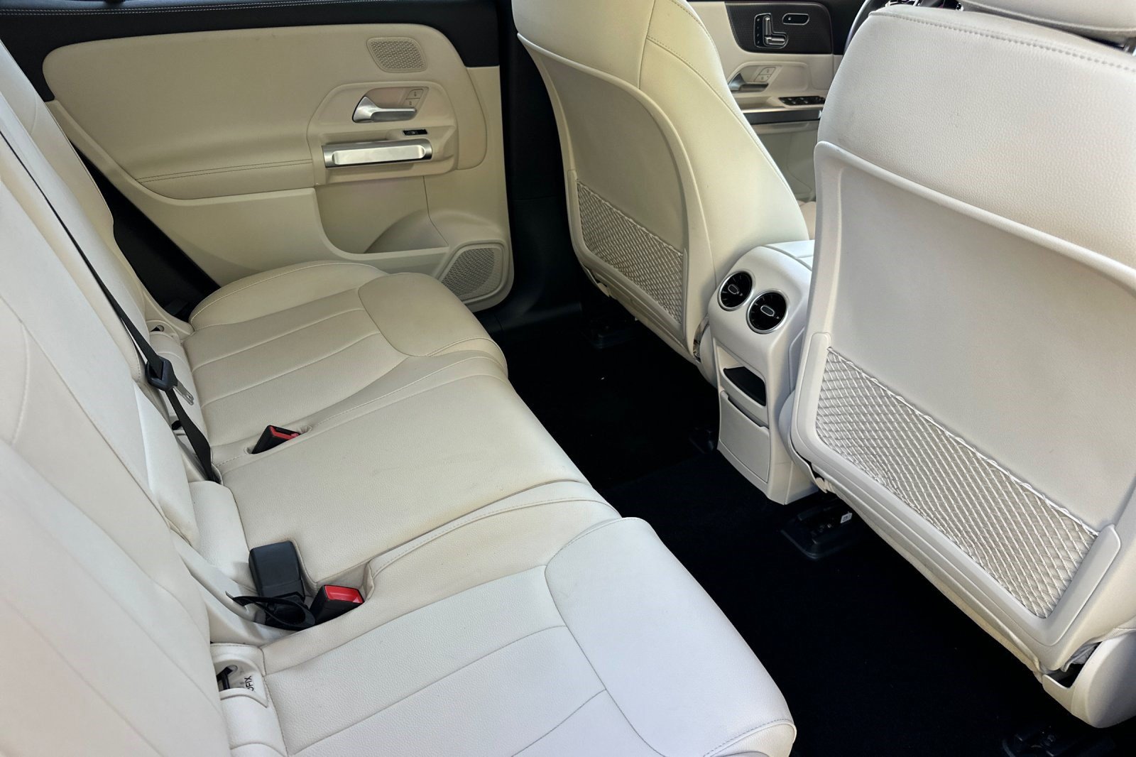 Used 2023 Mercedes-Benz EQB 300 4MATIC image 31