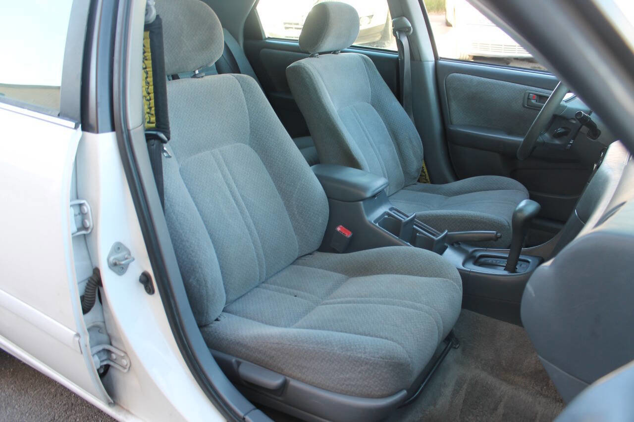 Used 2001 Toyota Camry LE FWD image 28