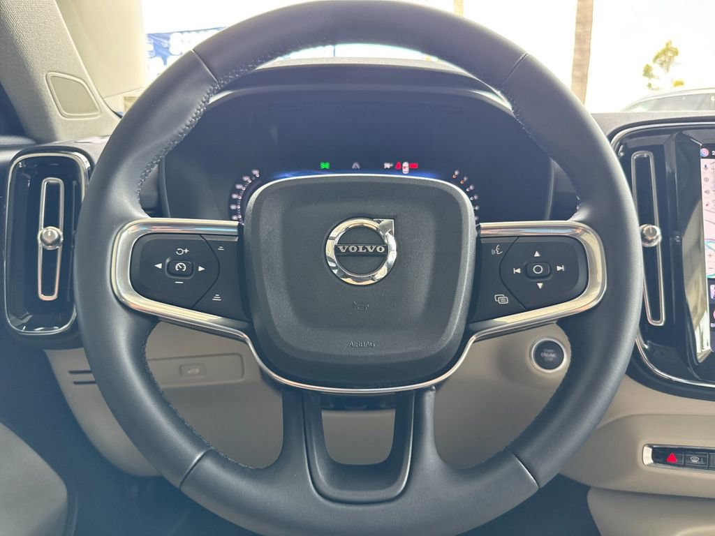 Certified 2023 Volvo XC40 B5 Ultimate image 23