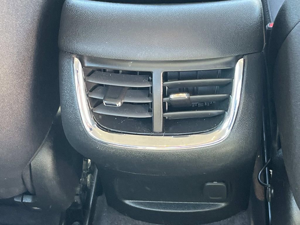 Used 2022 Chevrolet Malibu LT image 16