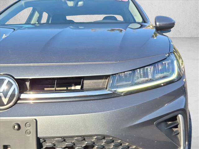 Used 2025 Volkswagen Jetta SE FWD image 29