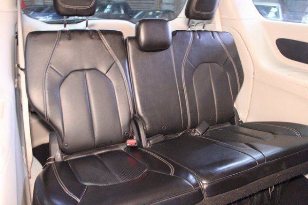 Used 2020 Chrysler Voyager Lxi image 14