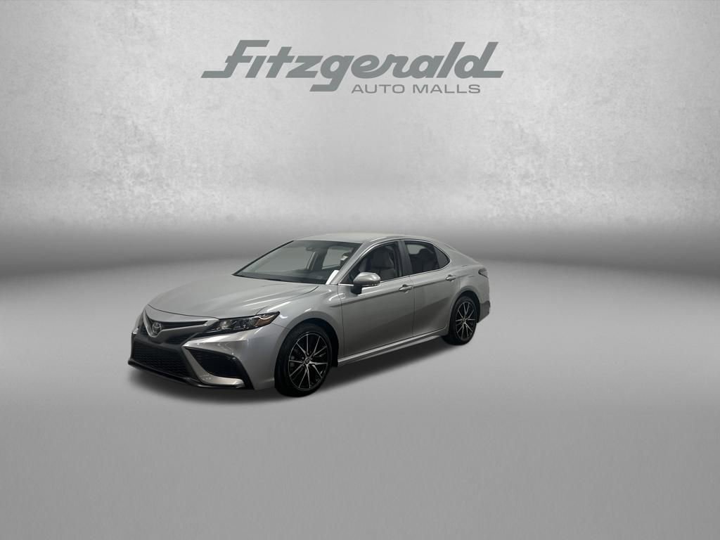 Used 2024 Toyota Camry SE FWD image 1