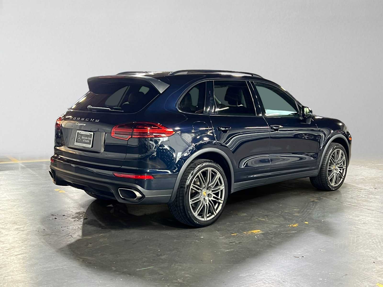 Used 2018 Porsche Cayenne AWD/4WD image 3