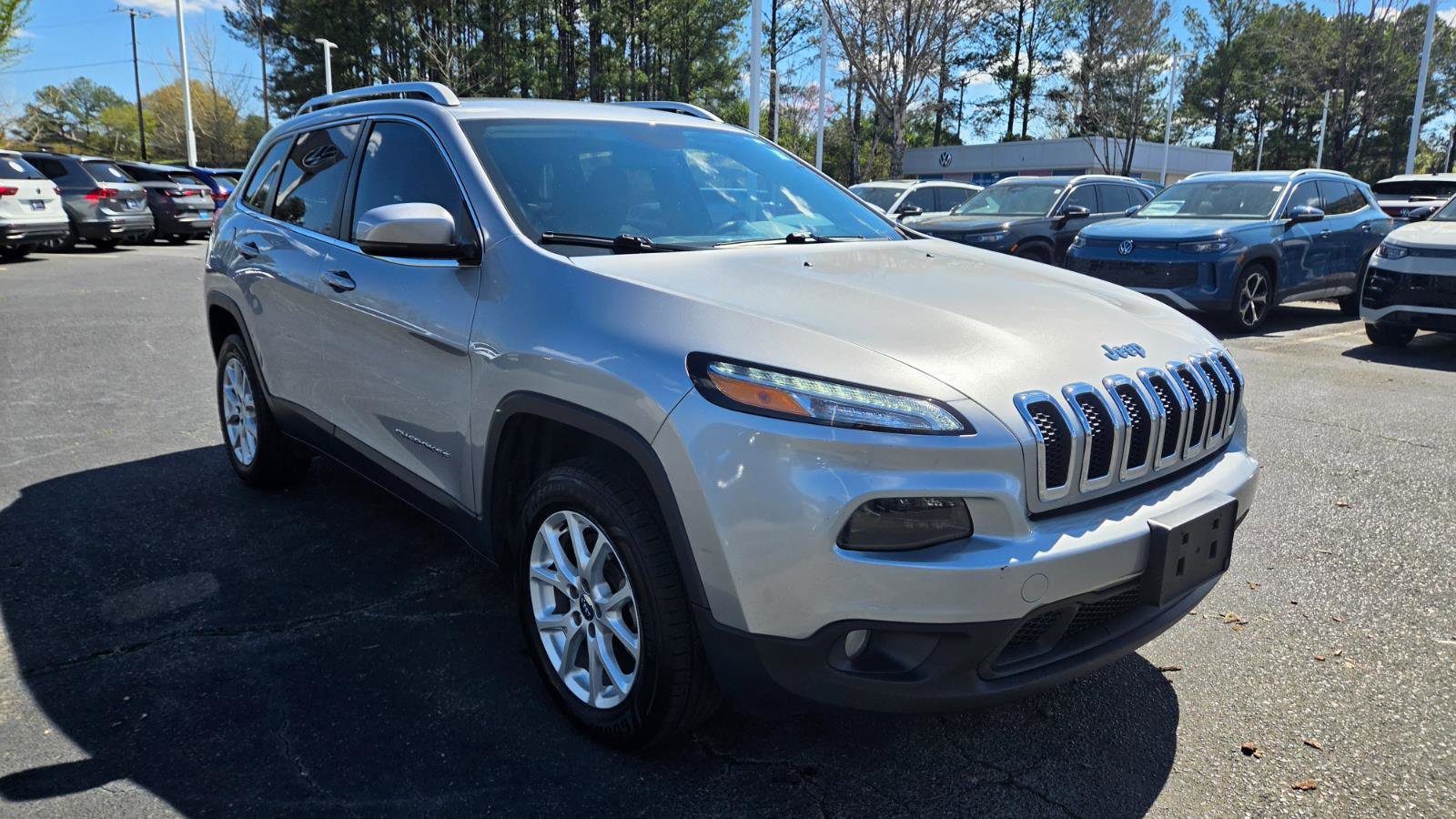 Used 2017 Jeep Cherokee Latitude w/ Safety/Convenience Group image 7