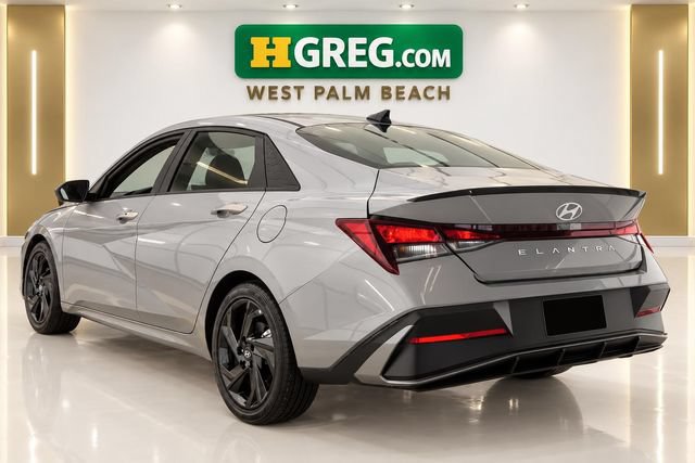 Used 2026 Hyundai Elantra Sport FWD image 2