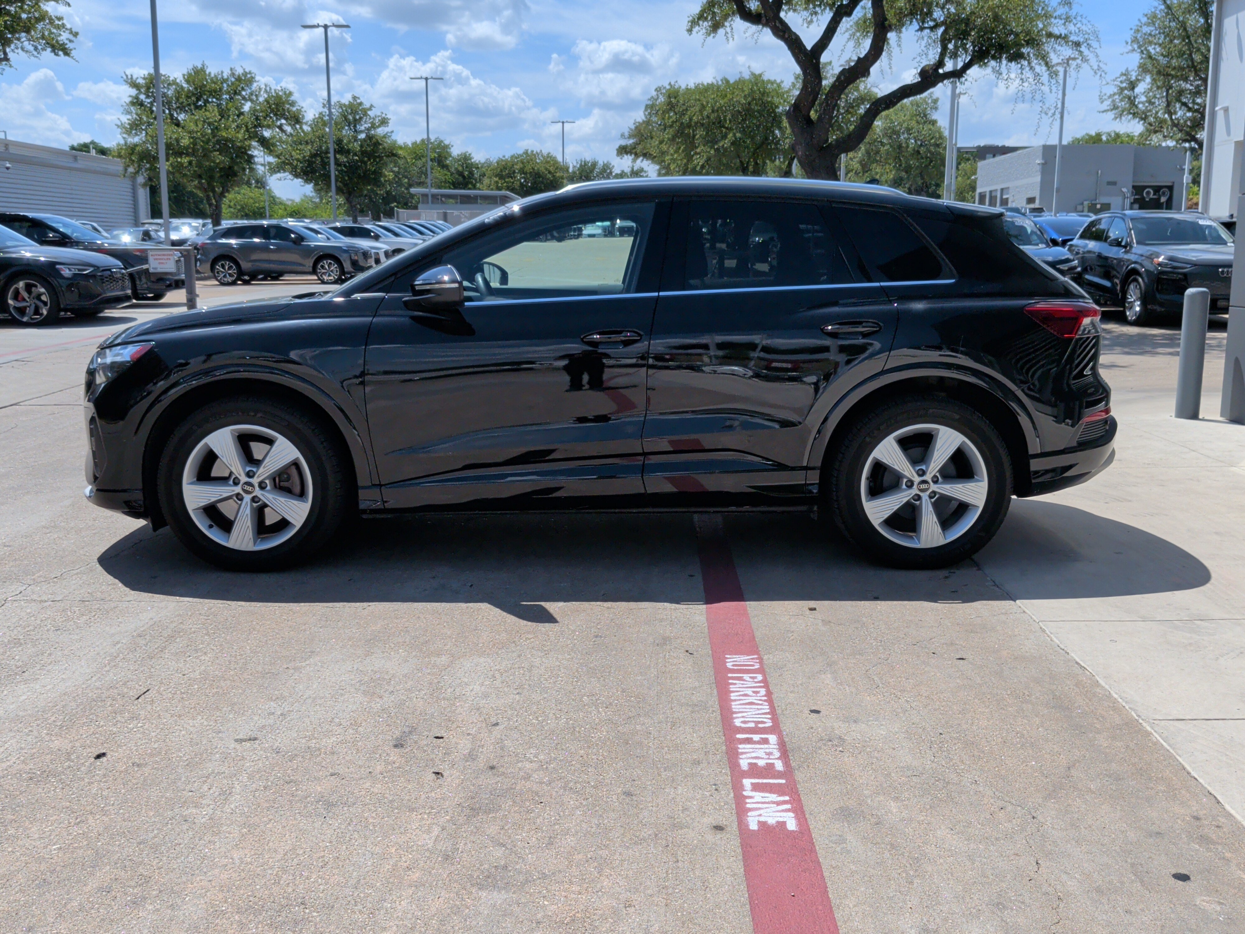Certified 2022 Audi Q4 e-tron Premium w/ Convenience Package AWD/4WD image 7