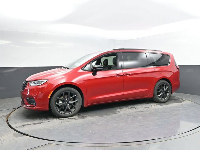 Used 2025 Chrysler Pacifica Limited FWD image 7