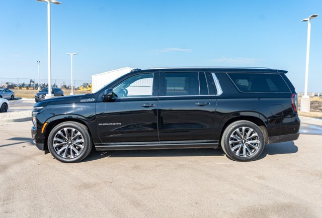 Used 2025 Chevrolet Suburban High Country AWD/4WD image 4