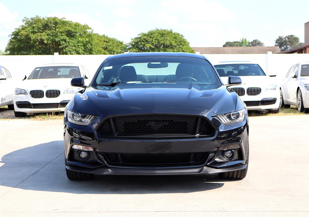 Used 2017 Ford Mustang GT w/ GT Performance Package RWD image 2