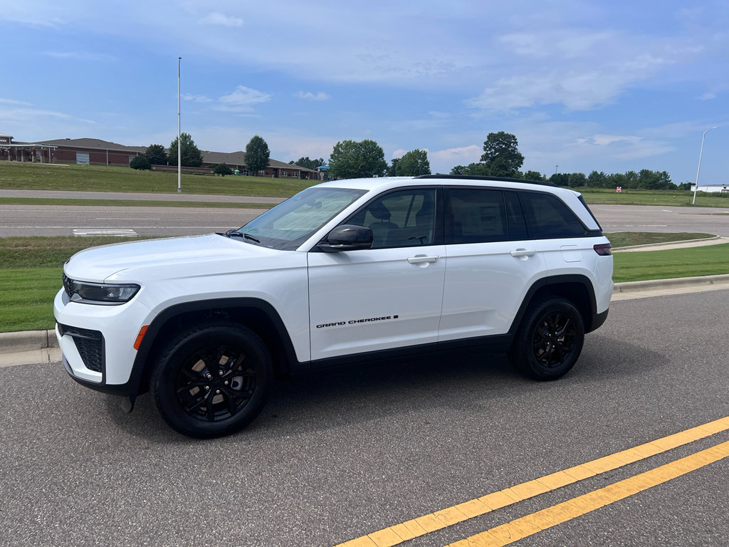 New 2026 Jeep Grand Cherokee Altitude AWD/4WD image 9