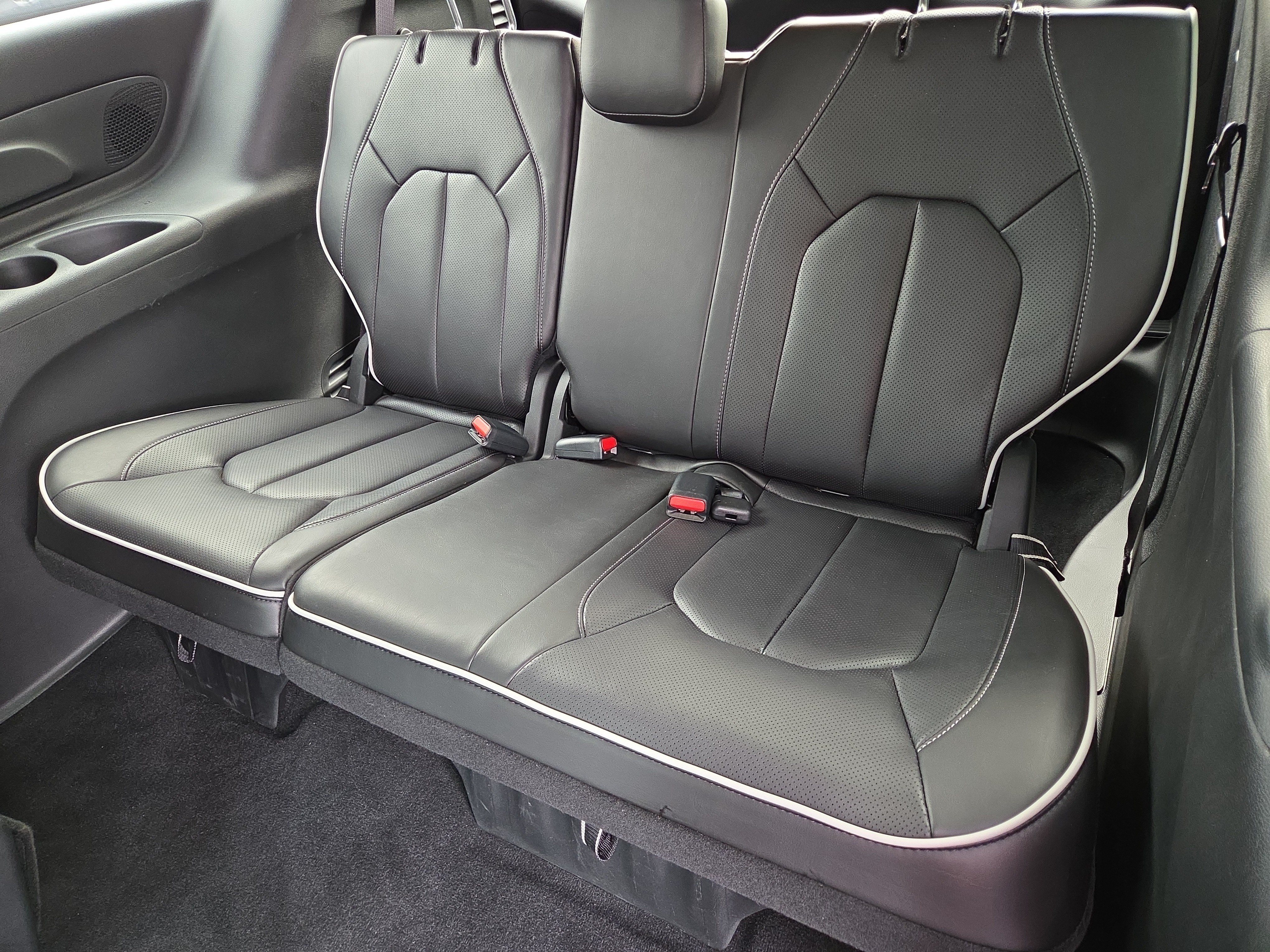 Certified 2026 Chrysler Pacifica Limited FWD image 22