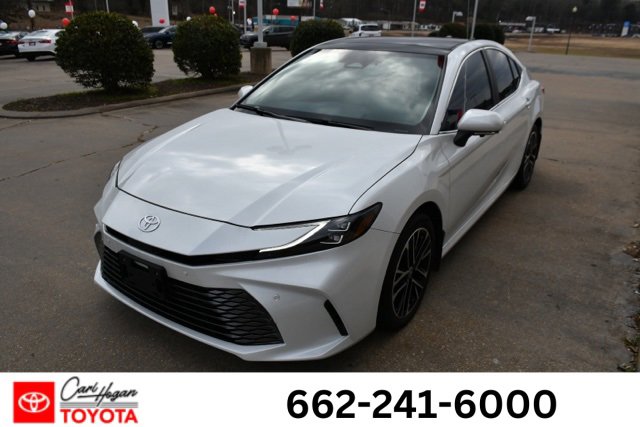 Used 2025 Toyota Camry XLE image 1