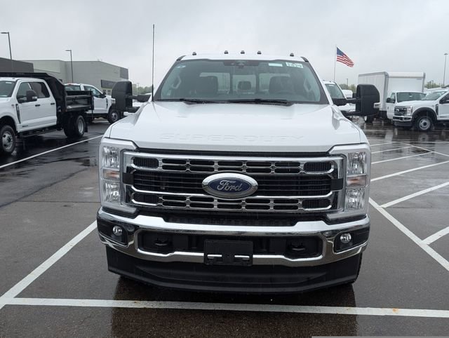 New 2026 Ford F350 XL w/ XL Chrome Package AWD/4WD image 2