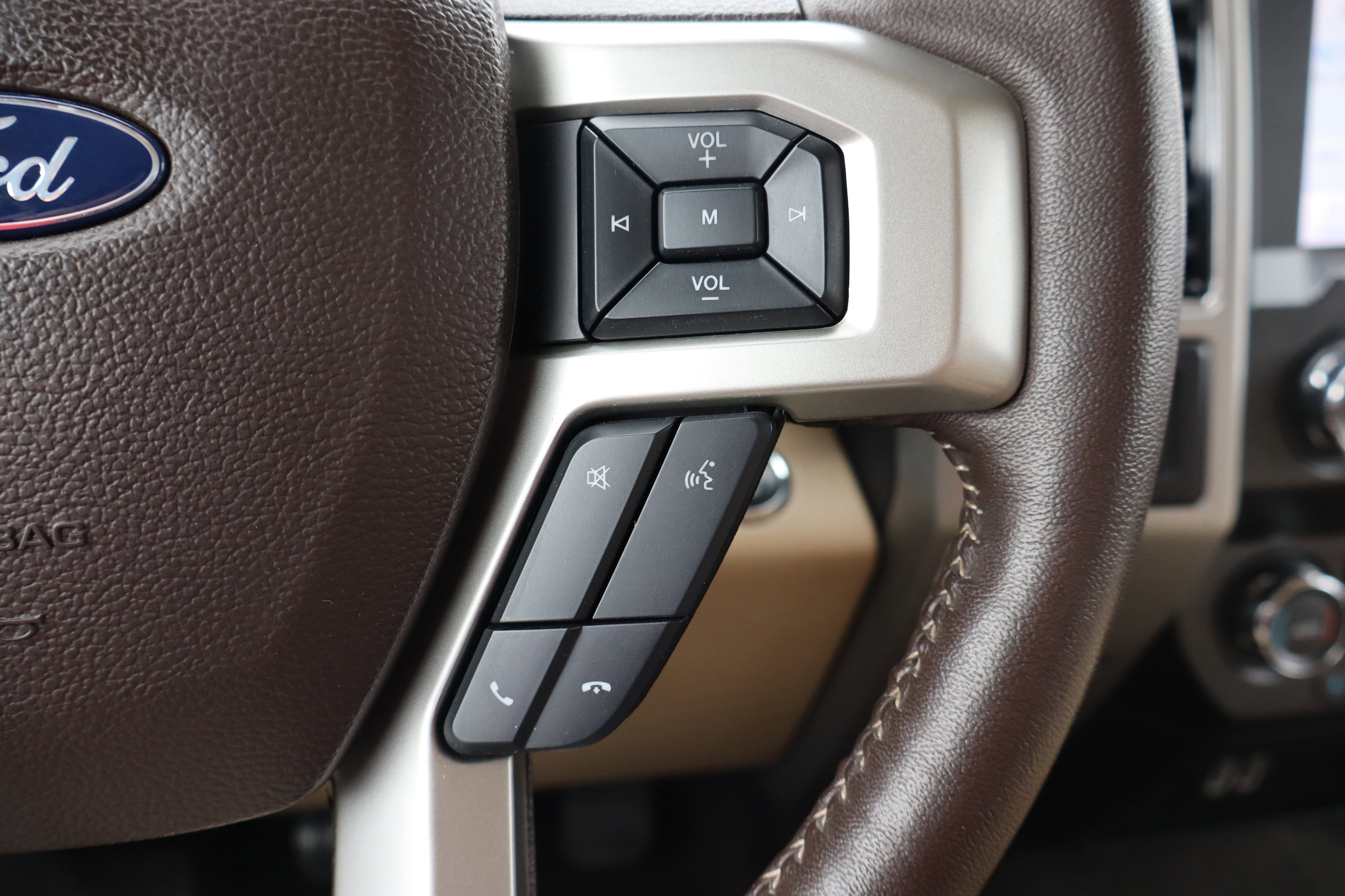 Used 2020 Ford F150 Lariat w/ Equipment Group 501A Mid image 17