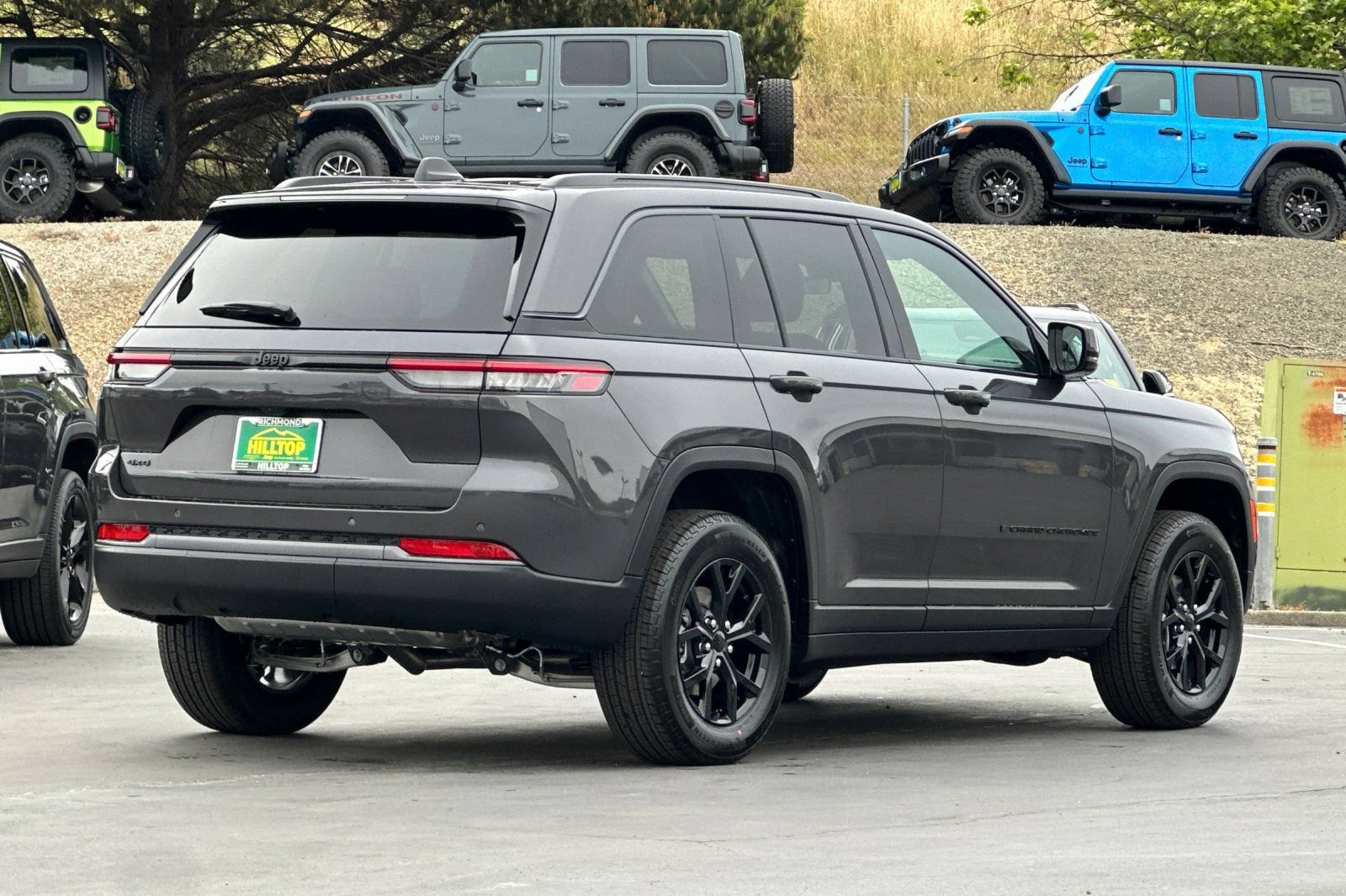 New 2026 Jeep Grand Cherokee Altitude AWD/4WD image 4