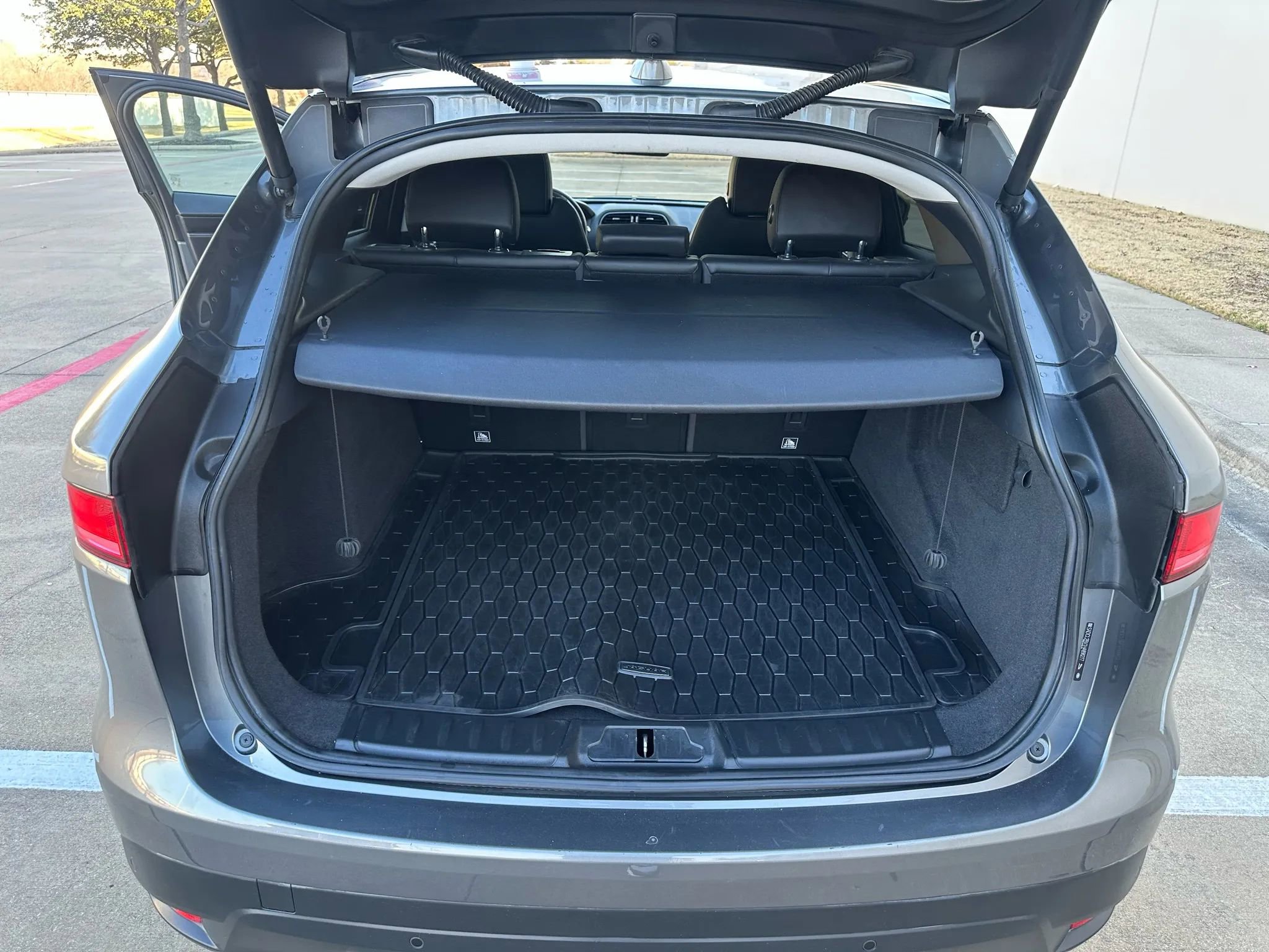 Used 2017 Jaguar F-PACE R-Sport image 21