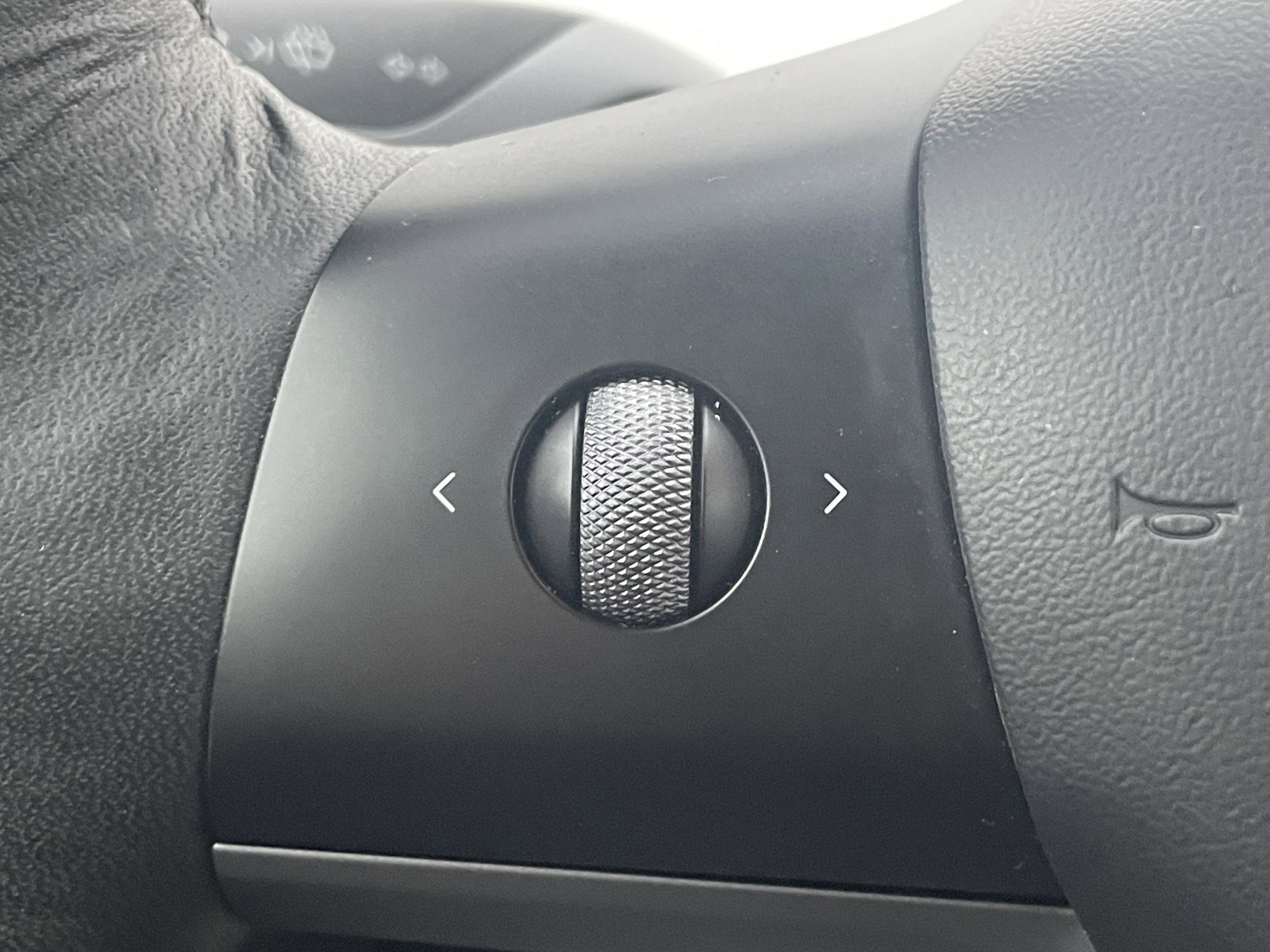 Used 2022 Tesla Model Y Long Range image 13