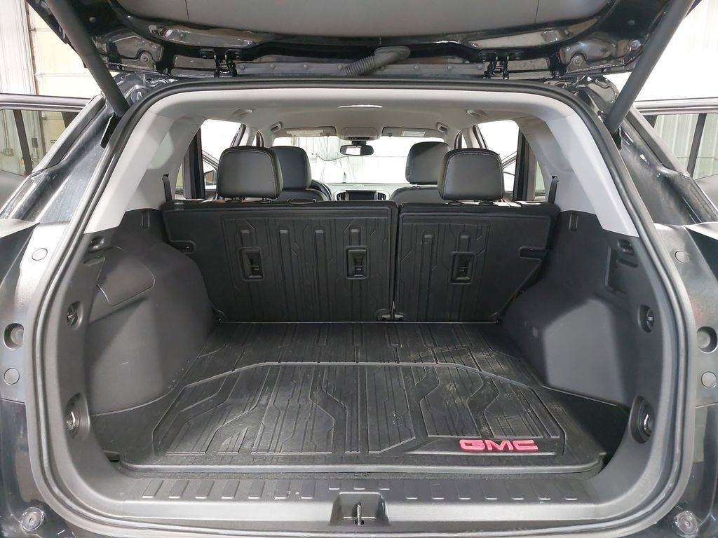 Used 2024 GMC Terrain SLT w/ Infotainment Package II image 12