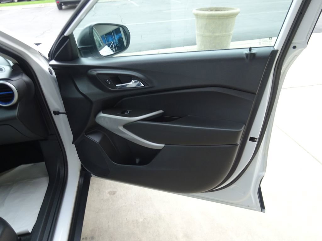 Certified 2024 Chevrolet Trax LS FWD image 31