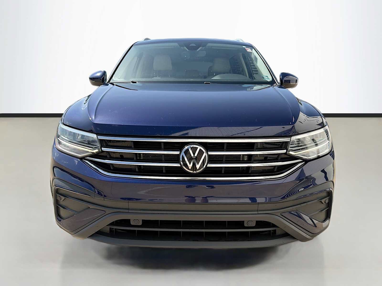 Used 2022 Volkswagen Tiguan SE FWD image 2