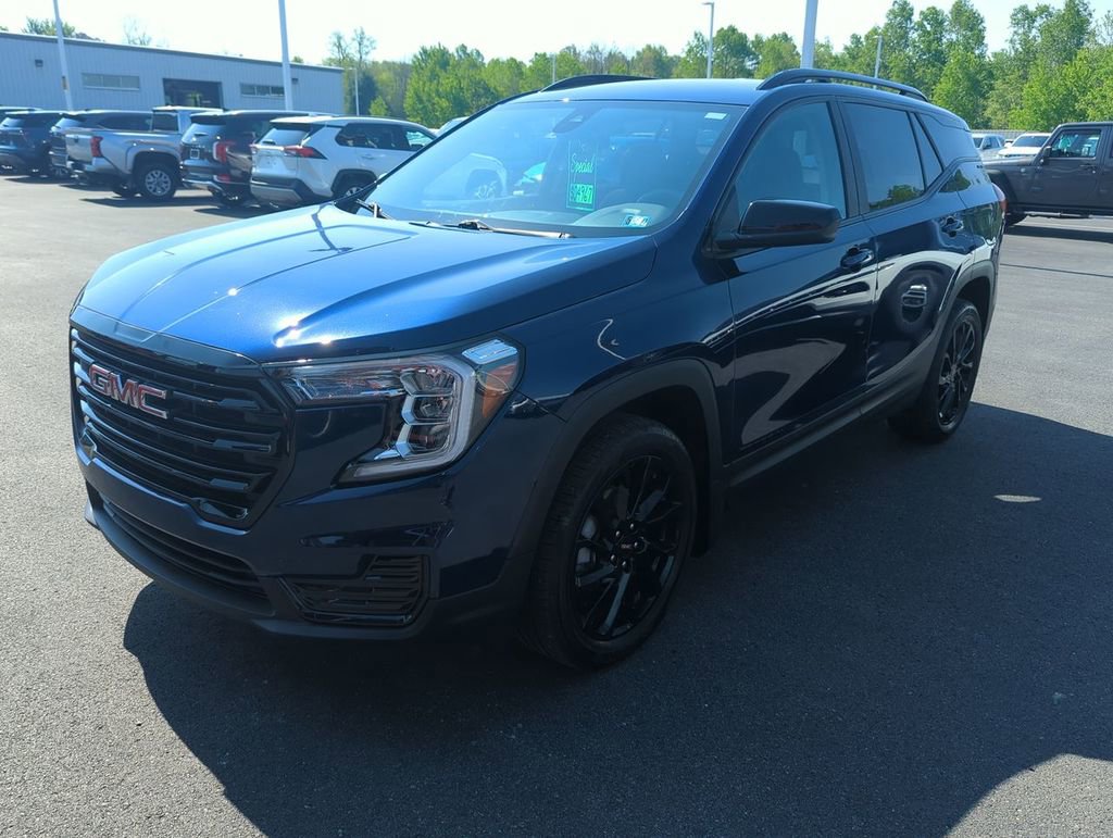 Used 2023 GMC Terrain SLE w/ Driver Convenience Package AWD/4WD image 4