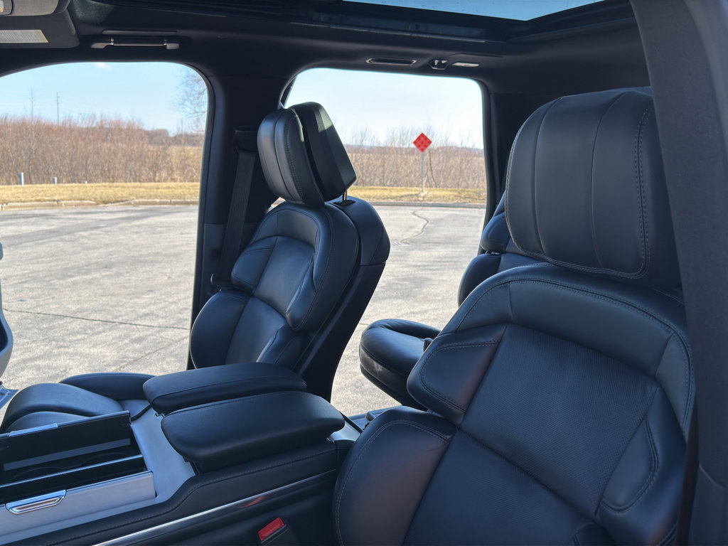 Used 2025 Lincoln Navigator L Reserve w/ Jet Appearance Package image 18
