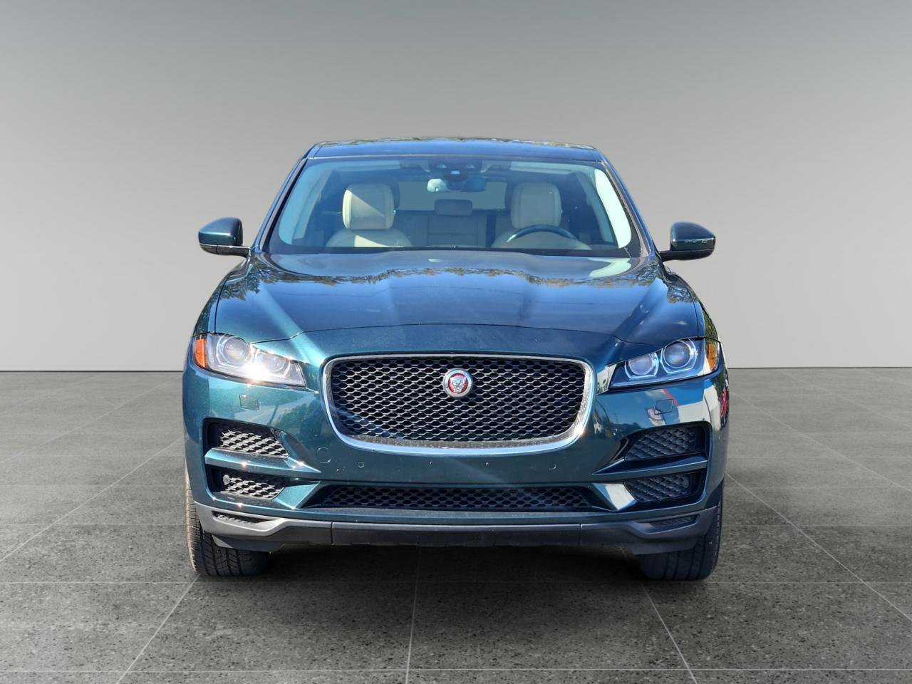 Used 2017 Jaguar F-PACE Prestige AWD/4WD image 2