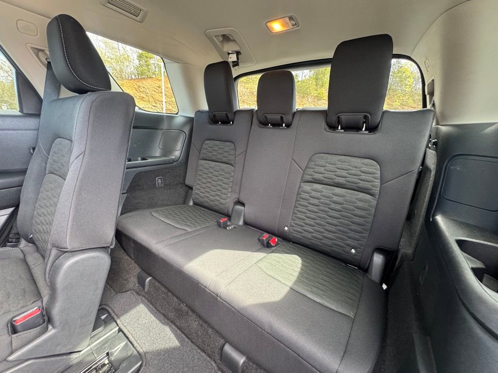 Used 2025 Nissan Pathfinder SV image 15