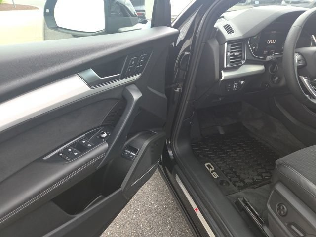 Used 2023 Audi Q5 e Prestige w/ Prestige Package AWD/4WD image 15