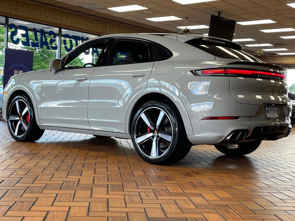 Used 2024 Porsche Cayenne Turbo AWD/4WD image 8