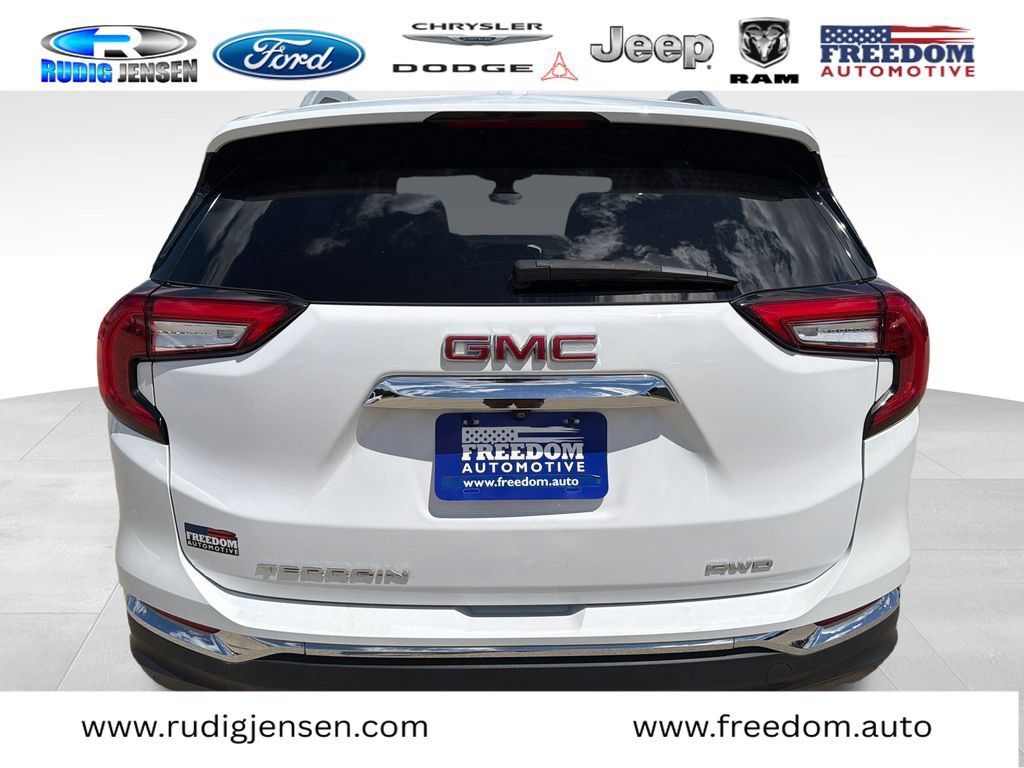 Used 2024 GMC Terrain SLT AWD/4WD image 4
