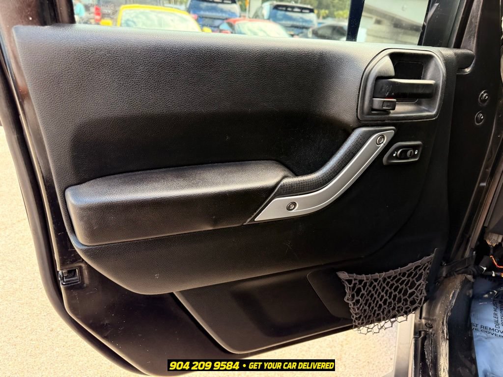 Used 2017 Jeep Wrangler Unlimited Sahara w/ Dual Top Group AWD/4WD image 19
