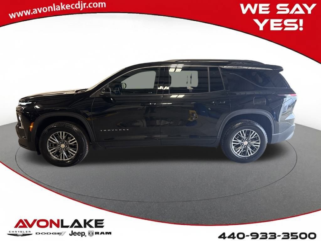 Used 2024 Chevrolet Traverse LT image 2